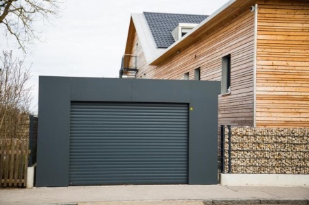 Nos conseils pour r&eacute;ussir la pose d'une porte de garage &agrave; Sarrebourg